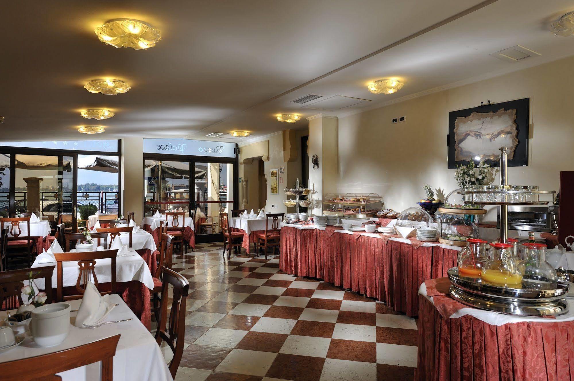 Hotel Russo Palace Venezia Lido Esterno foto